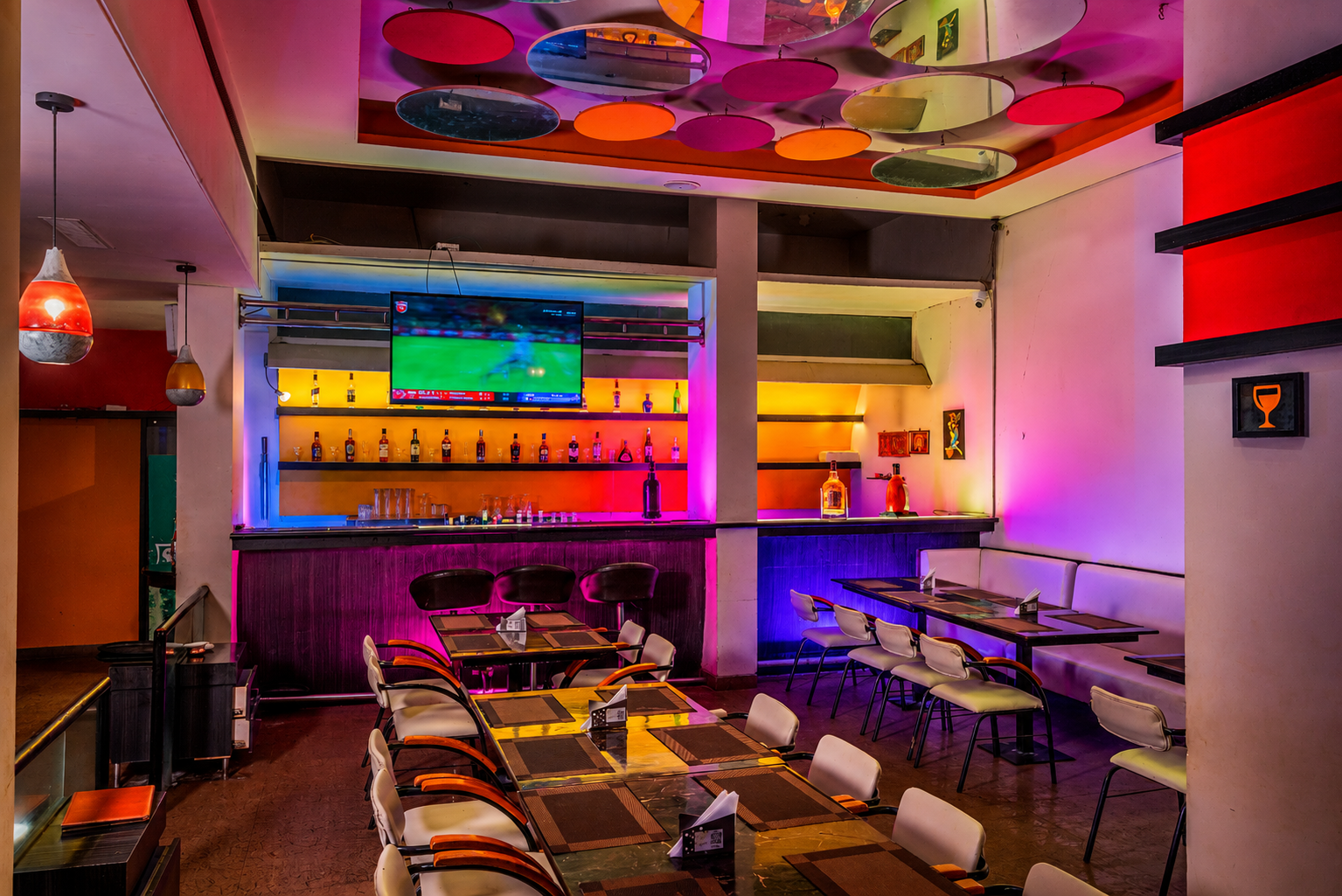 Magnus Bar & Restaurant